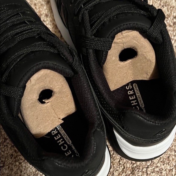 Skechers Kid’s Black and White Sneakers Youth 5 - Picture 3 of 5